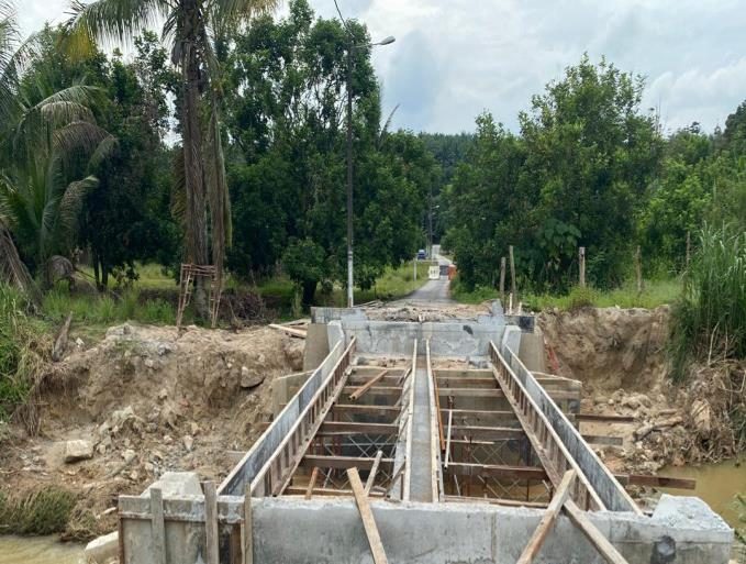 Steel bridge beams during bridge maintenance works