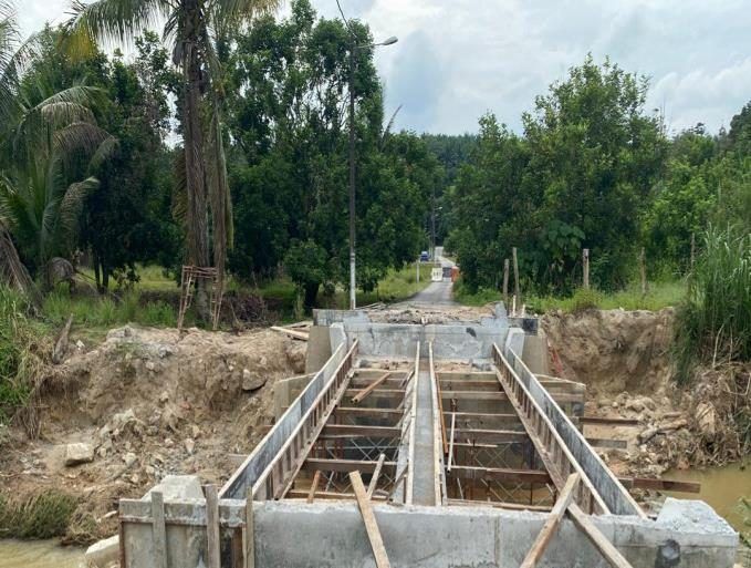 Steel bridge beams during bridge maintenance works