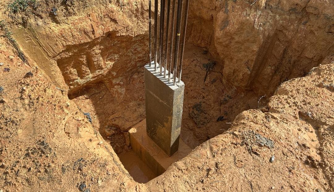 Pad footing excavation with reinforcement starter bars