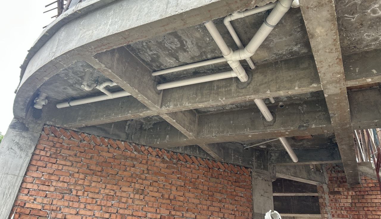 Cast slab underside showing beams and first-fix conduit